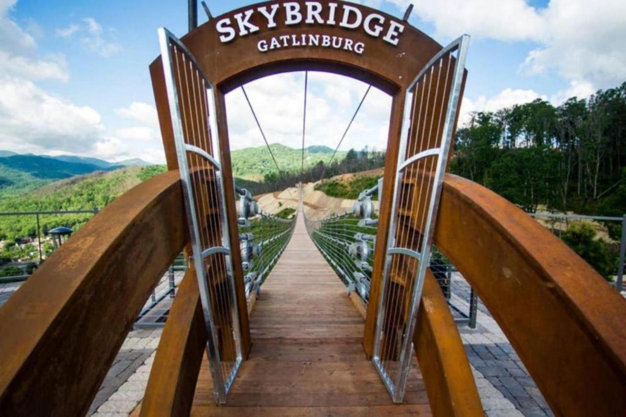 Sky High Views!!-Peak Mountaintop-Outdoor Pool-Close To Downtown-Private Balcony-Wifi-Cable Гатлинбург Экстерьер фото