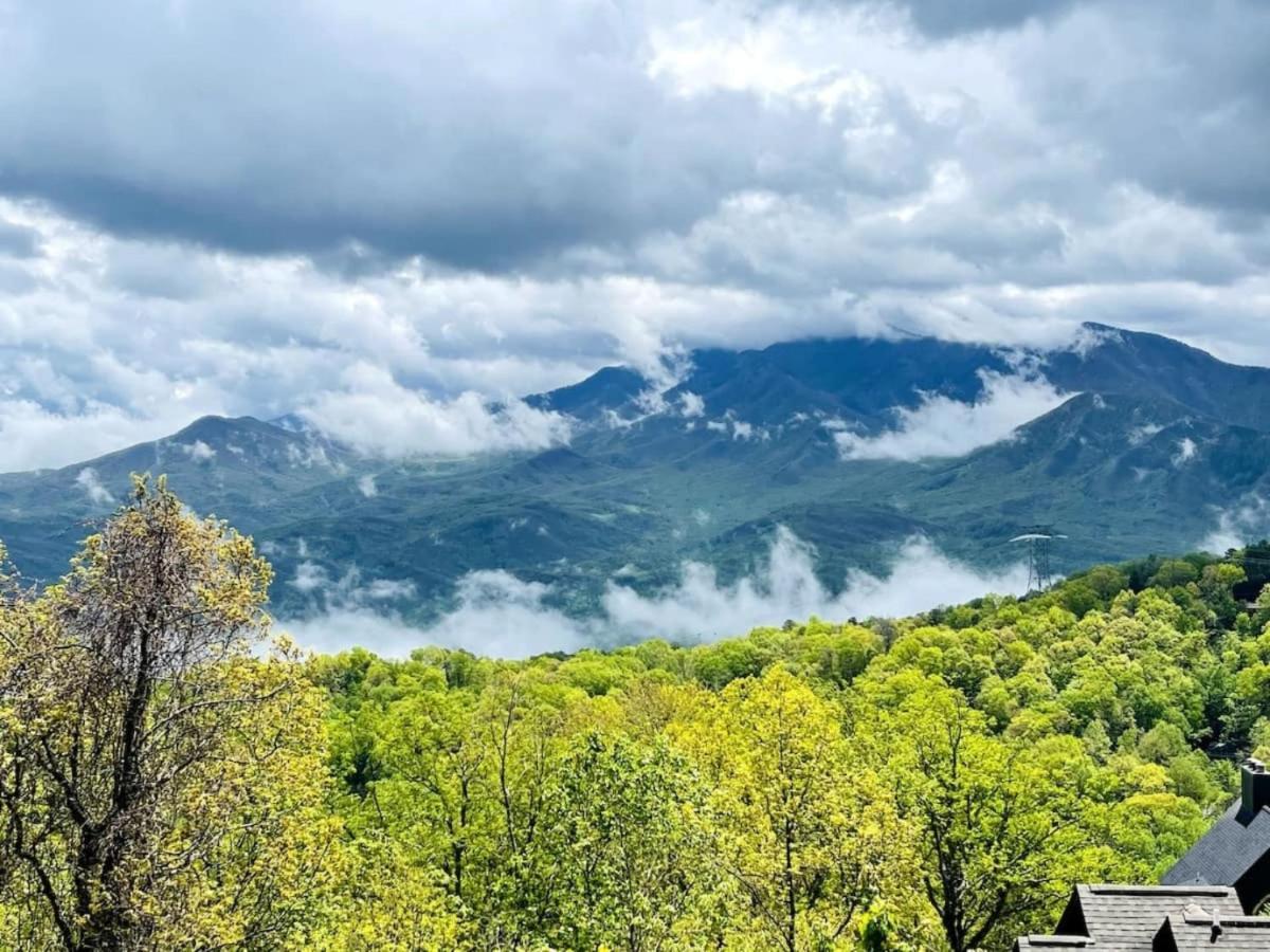Sky High Views!!-Peak Mountaintop-Outdoor Pool-Close To Downtown-Private Balcony-Wifi-Cable Гатлинбург Экстерьер фото